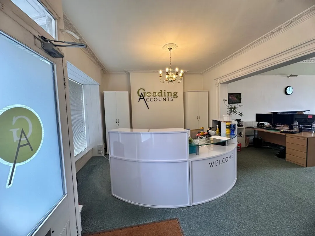 https://mr0.homeflow-assets.co.uk/files/photo/image/45388/2667/_x_/35db0c03-faf0-4d14-a7e0-b27089cf852f_web.jpg