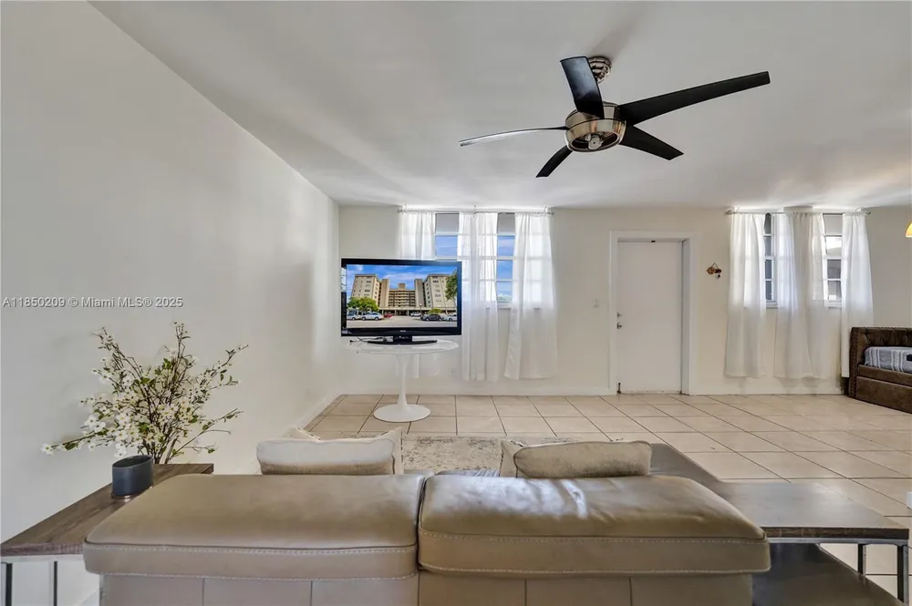 1811 Jefferson St, Hollywood, FL 33020