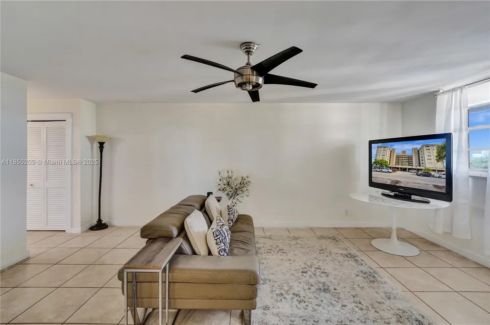 1811 Jefferson St, Hollywood, FL 33020