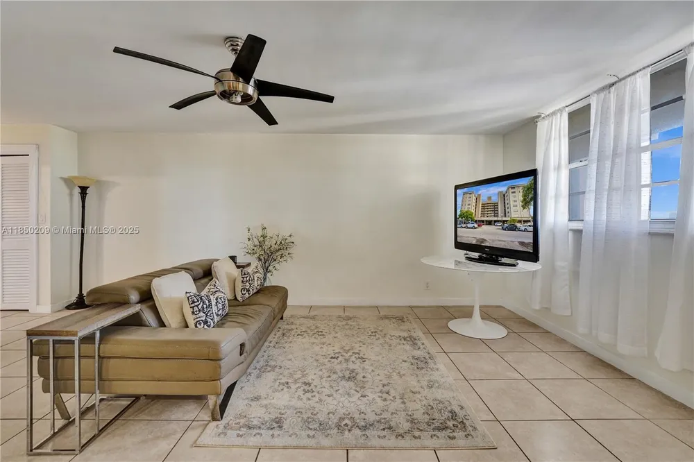 1811 Jefferson St, Hollywood, FL 33020