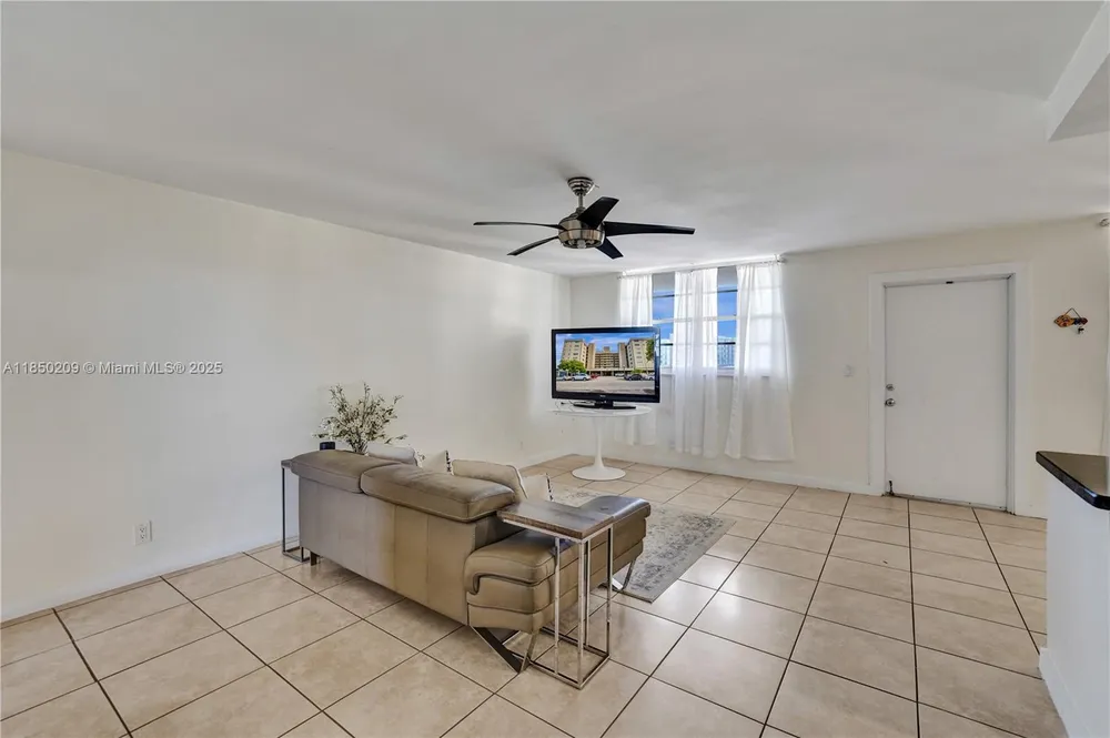1811 Jefferson St, Hollywood, FL 33020