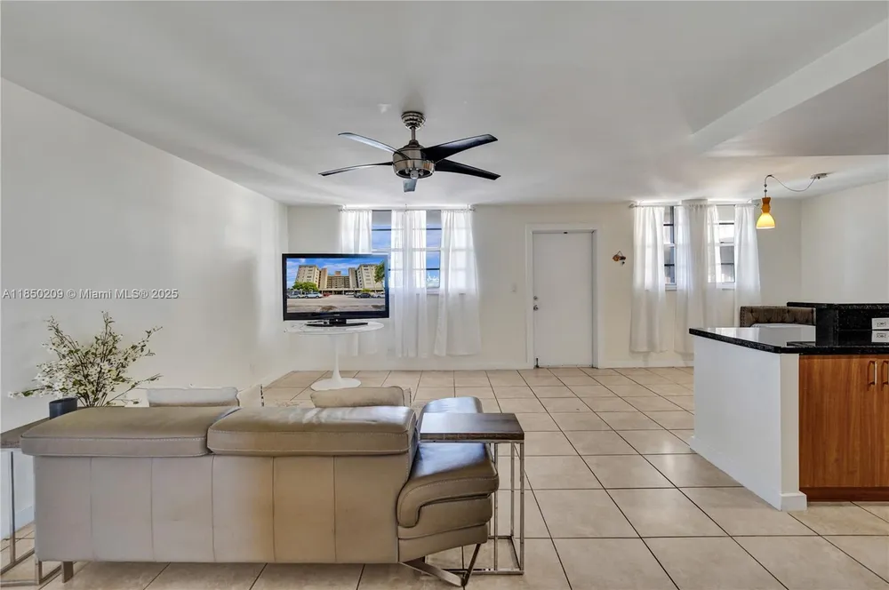 1811 Jefferson St, Hollywood, FL 33020