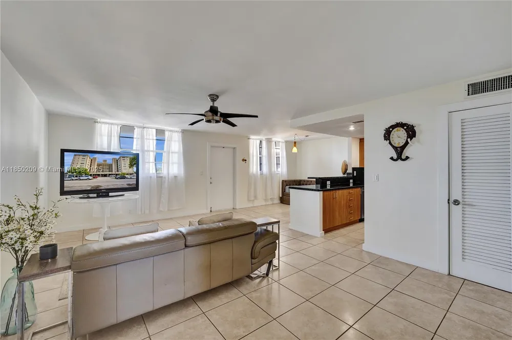 1811 Jefferson St, Hollywood, FL 33020