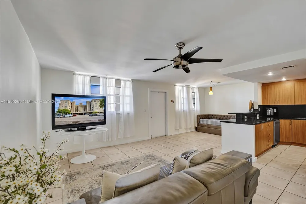 1811 Jefferson St, Hollywood, FL 33020