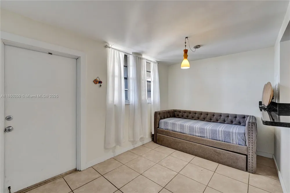 1811 Jefferson St, Hollywood, FL 33020