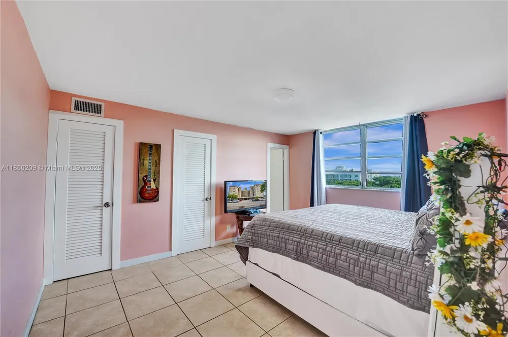 1811 Jefferson St, Hollywood, FL 33020