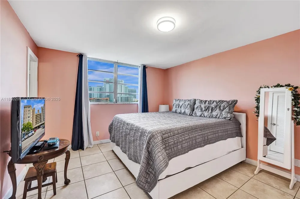 1811 Jefferson St, Hollywood, FL 33020