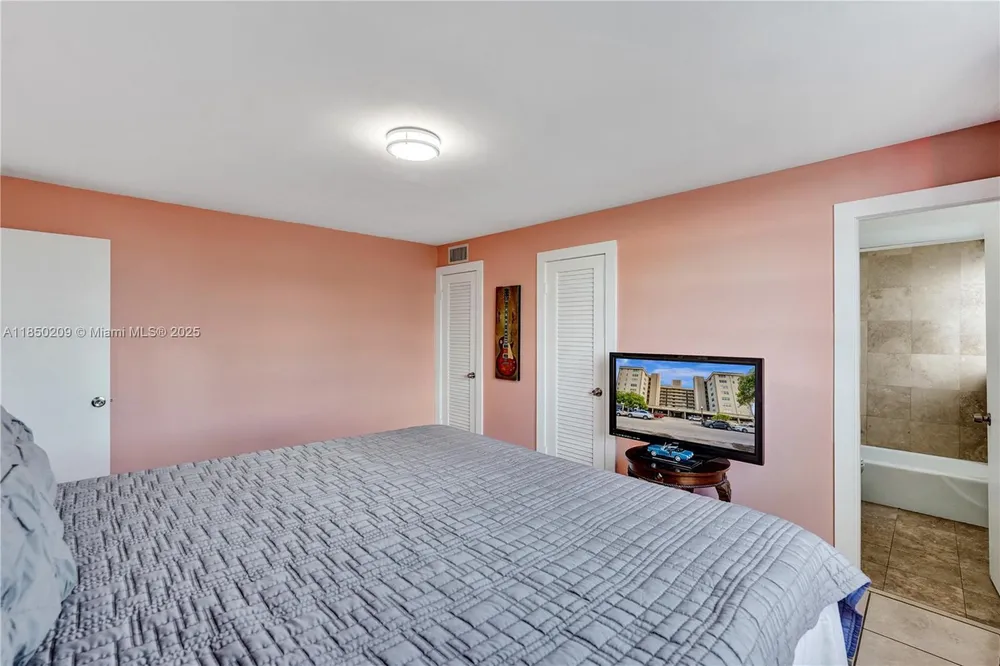 1811 Jefferson St, Hollywood, FL 33020