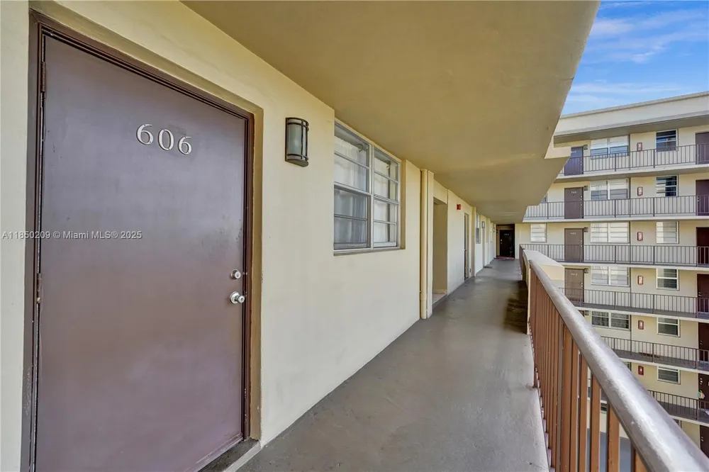 1811 Jefferson St, Hollywood, FL 33020