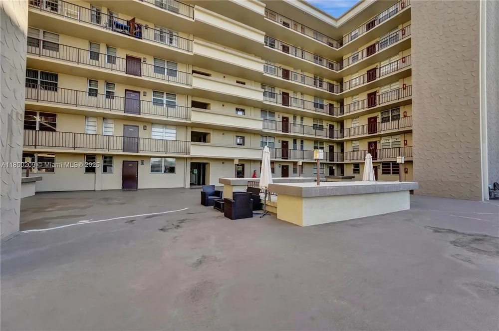 1811 Jefferson St, Hollywood, FL 33020