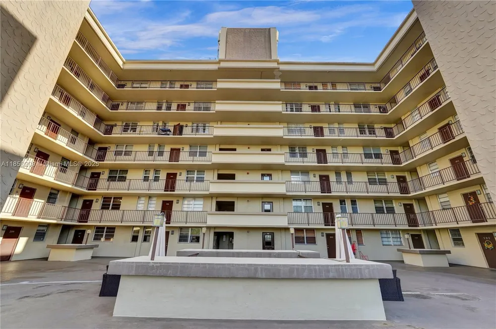 1811 Jefferson St, Hollywood, FL 33020