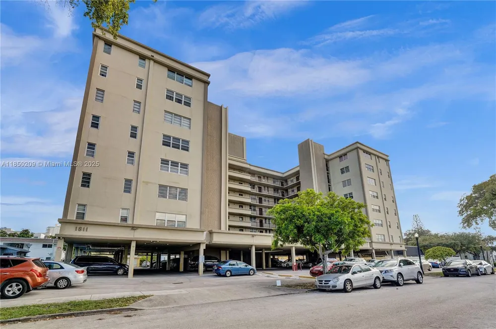 1811 Jefferson St, Hollywood, FL 33020