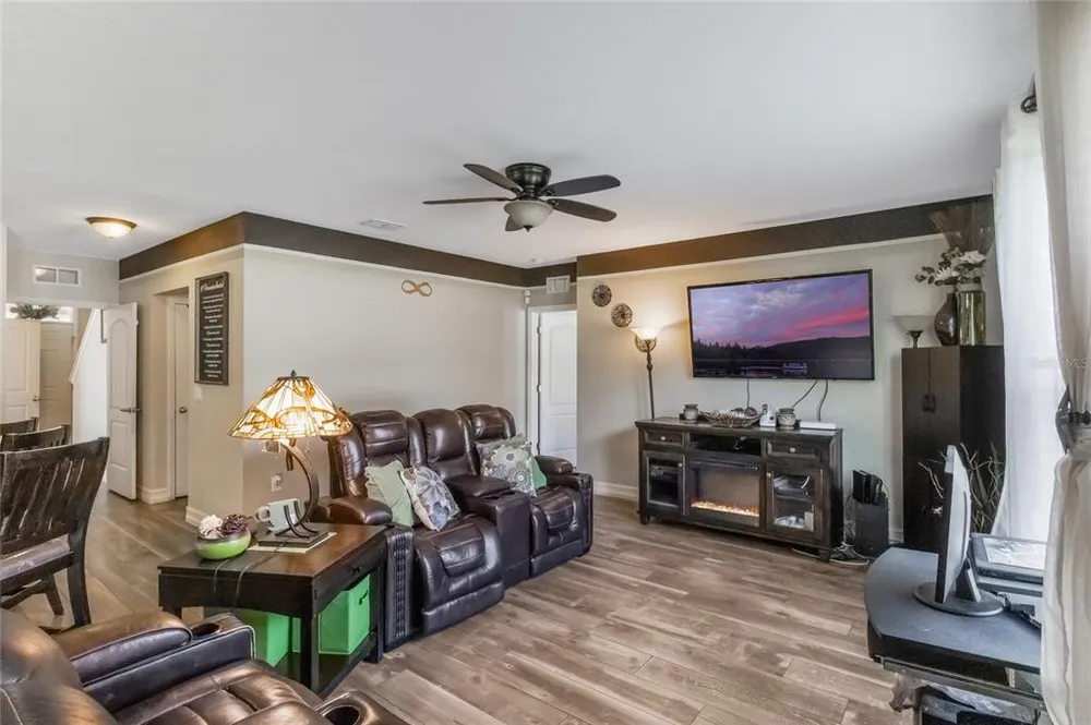 210 Lazy Willow Dr, Davenport, FL 33897