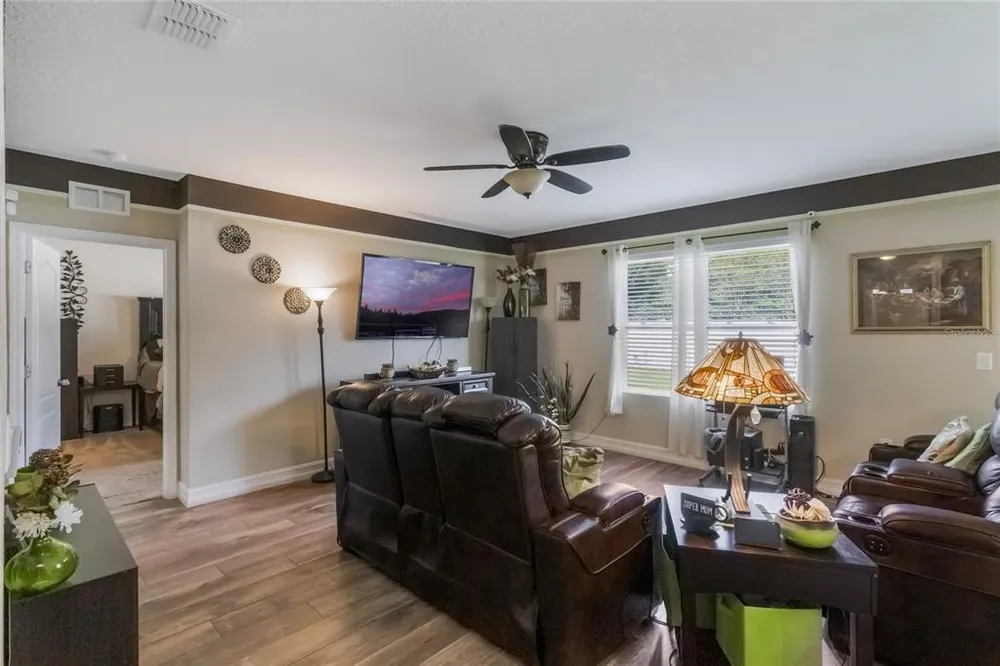 210 Lazy Willow Dr, Davenport, FL 33897