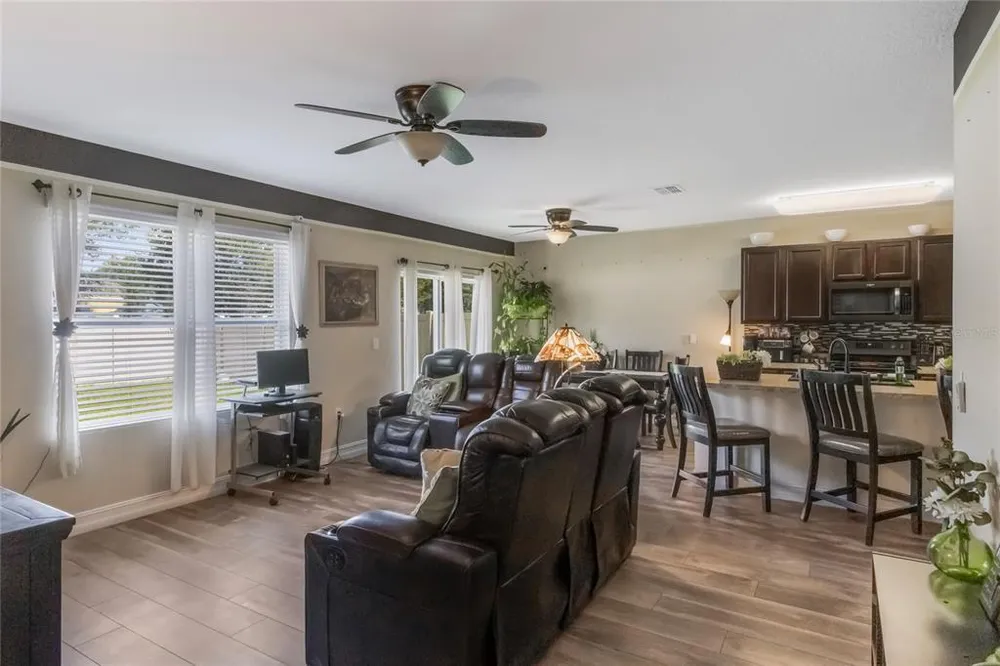 210 Lazy Willow Dr, Davenport, FL 33897