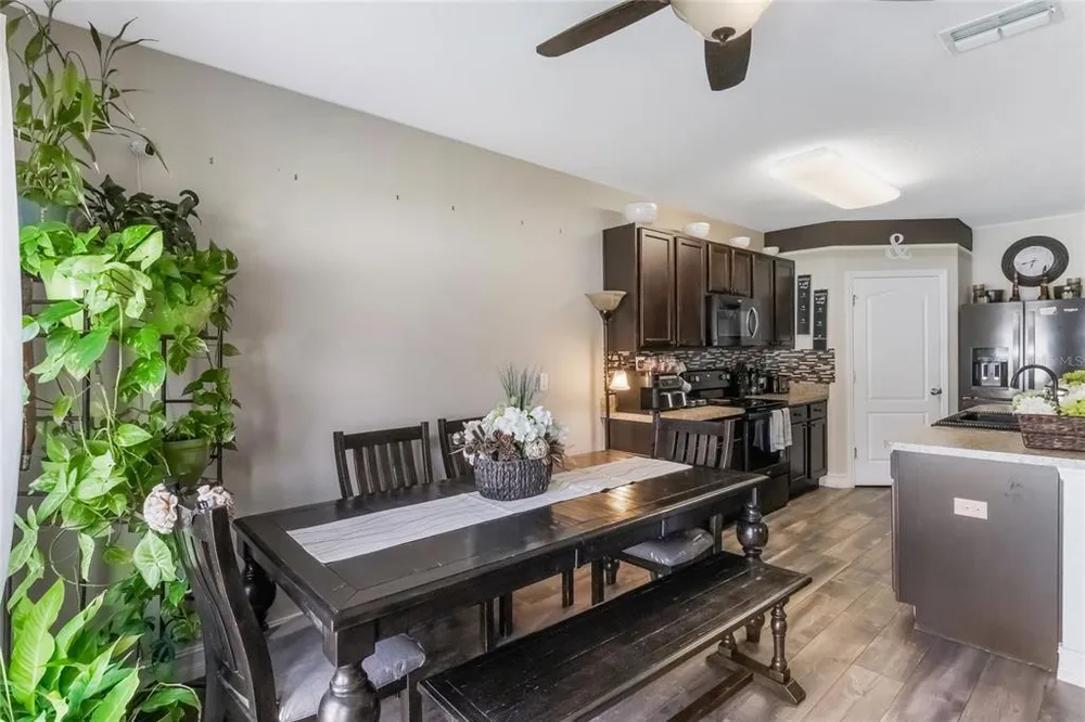 210 Lazy Willow Dr, Davenport, FL 33897