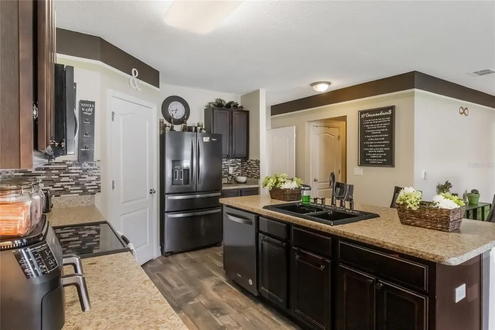 210 Lazy Willow Dr, Davenport, FL 33897