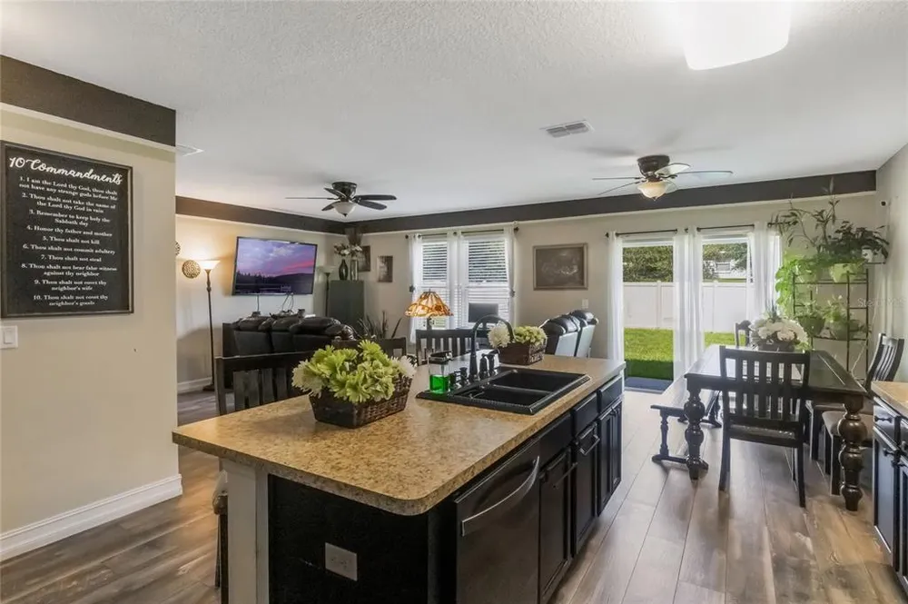 210 Lazy Willow Dr, Davenport, FL 33897