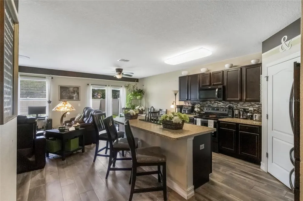 210 Lazy Willow Dr, Davenport, FL 33897