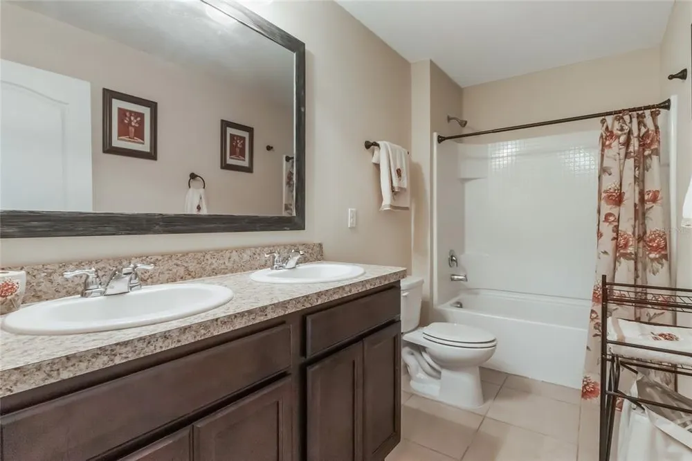 210 Lazy Willow Dr, Davenport, FL 33897