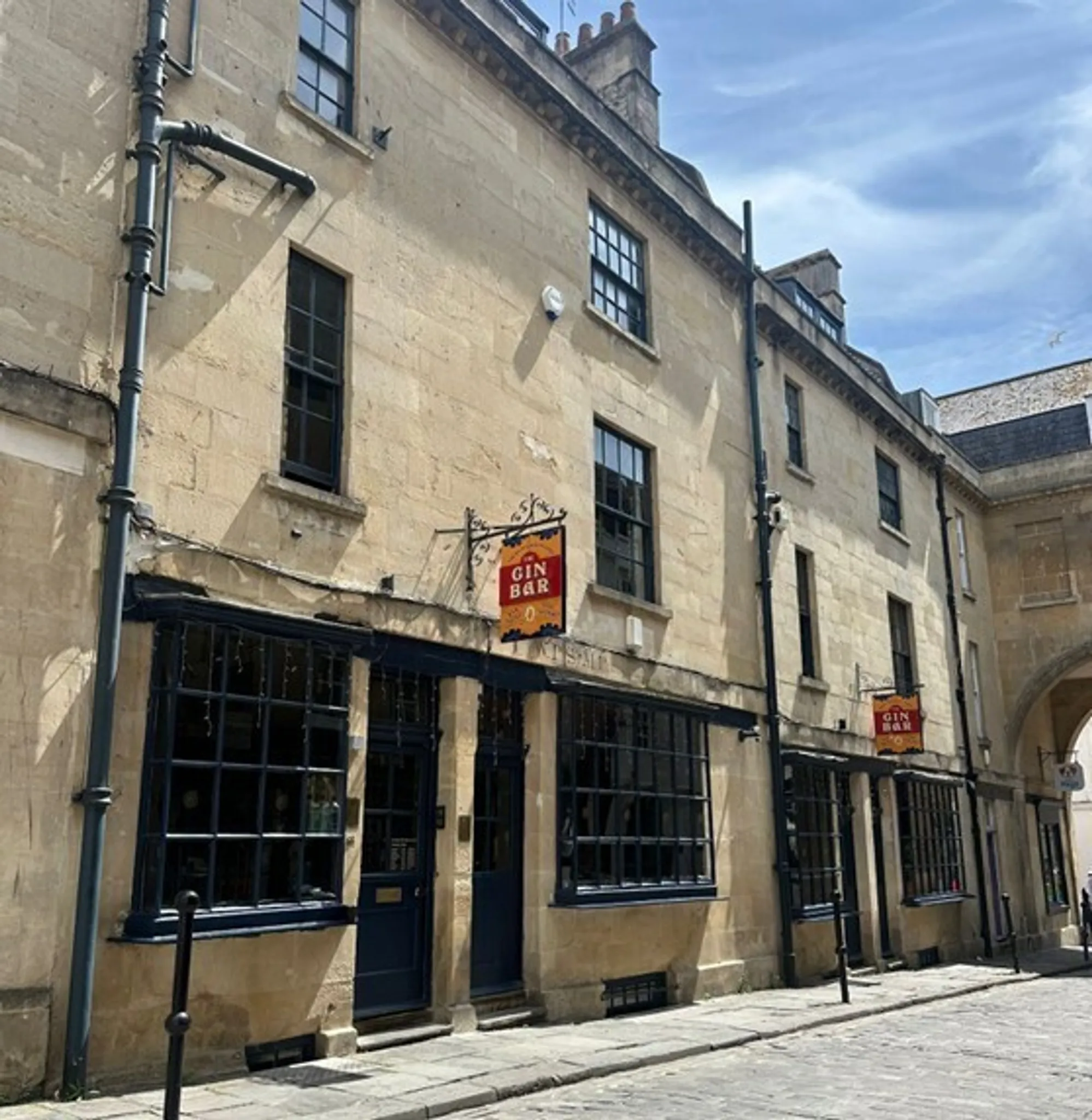 https://mr0.homeflow-assets.co.uk/files/photo/image/45438/5286/_x_/a34954a8-9a05-4fc6-9685-cef6a96530ee_web.jpg