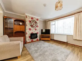 Hawthorn Way, Royston thumb 3