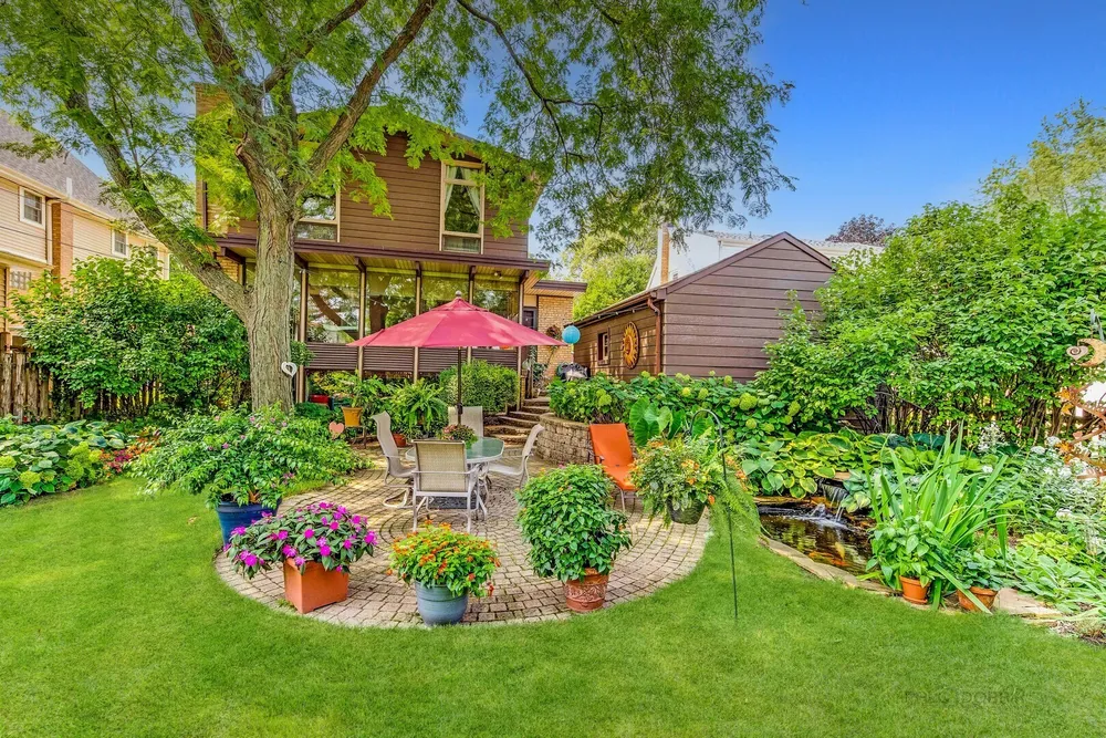 105 S I Oka Ave, Mount Prospect, IL 60056