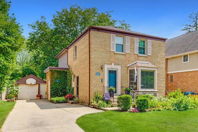 105 S I Oka Ave, Mount Prospect, IL 60056