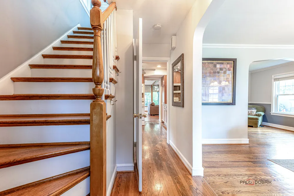 105 S I Oka Ave, Mount Prospect, IL 60056