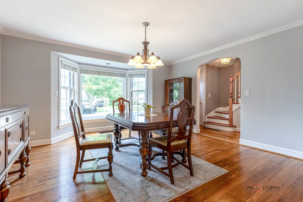 105 S I Oka Ave, Mount Prospect, IL 60056