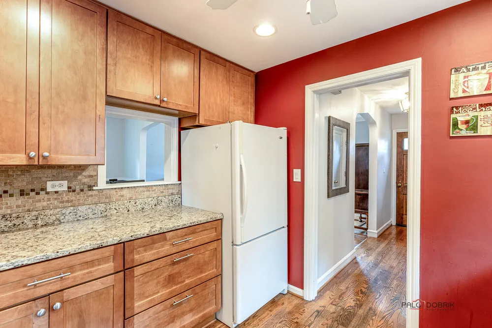 105 S I Oka Ave, Mount Prospect, IL 60056