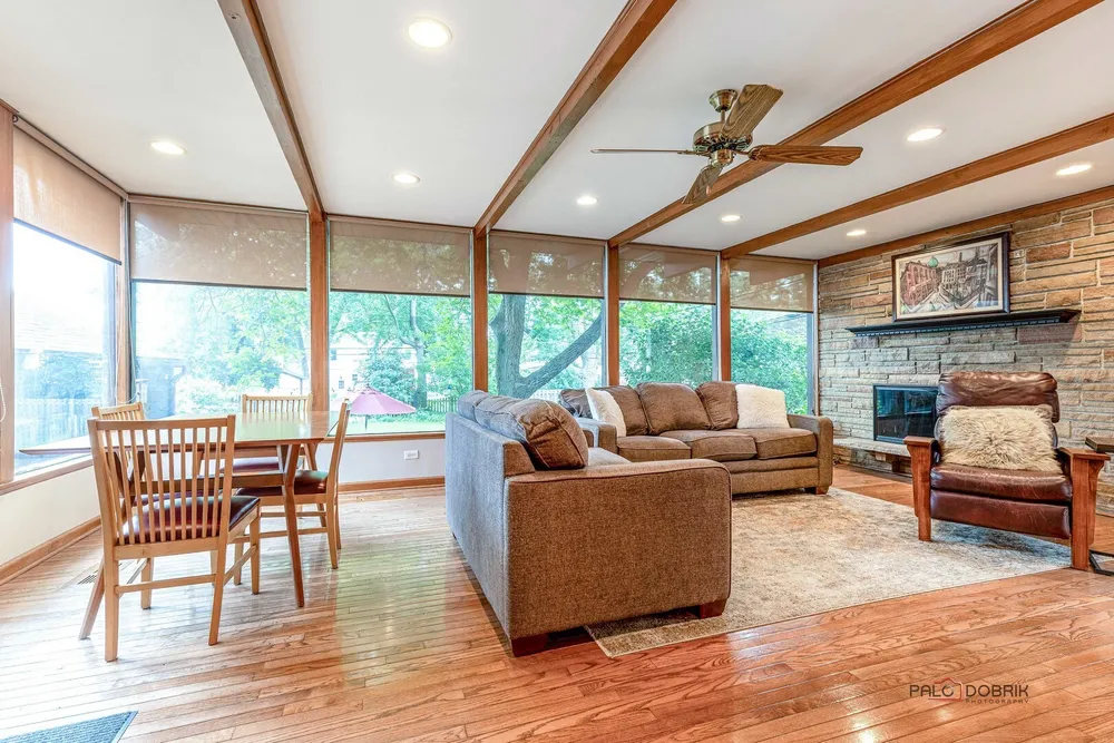 105 S I Oka Ave, Mount Prospect, IL 60056