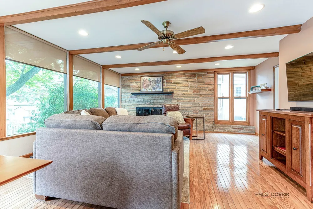 105 S I Oka Ave, Mount Prospect, IL 60056