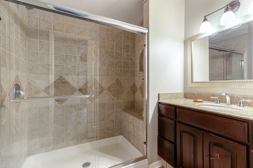 105 S I Oka Ave, Mount Prospect, IL 60056