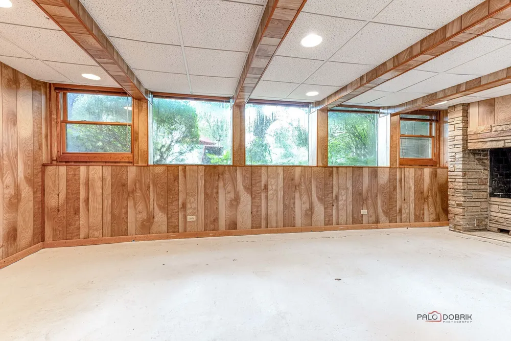 105 S I Oka Ave, Mount Prospect, IL 60056