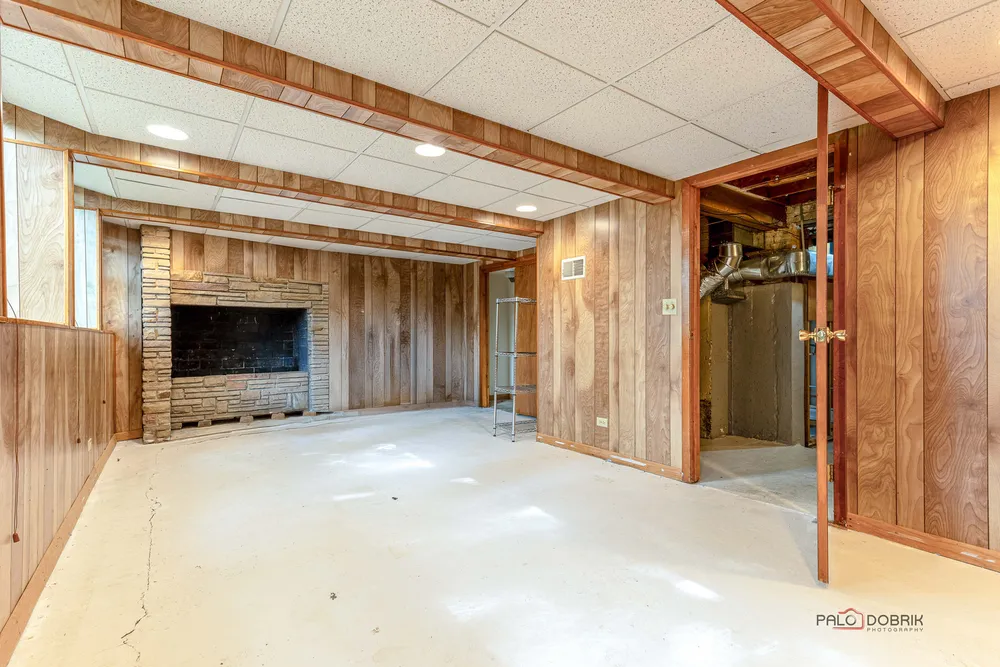 105 S I Oka Ave, Mount Prospect, IL 60056