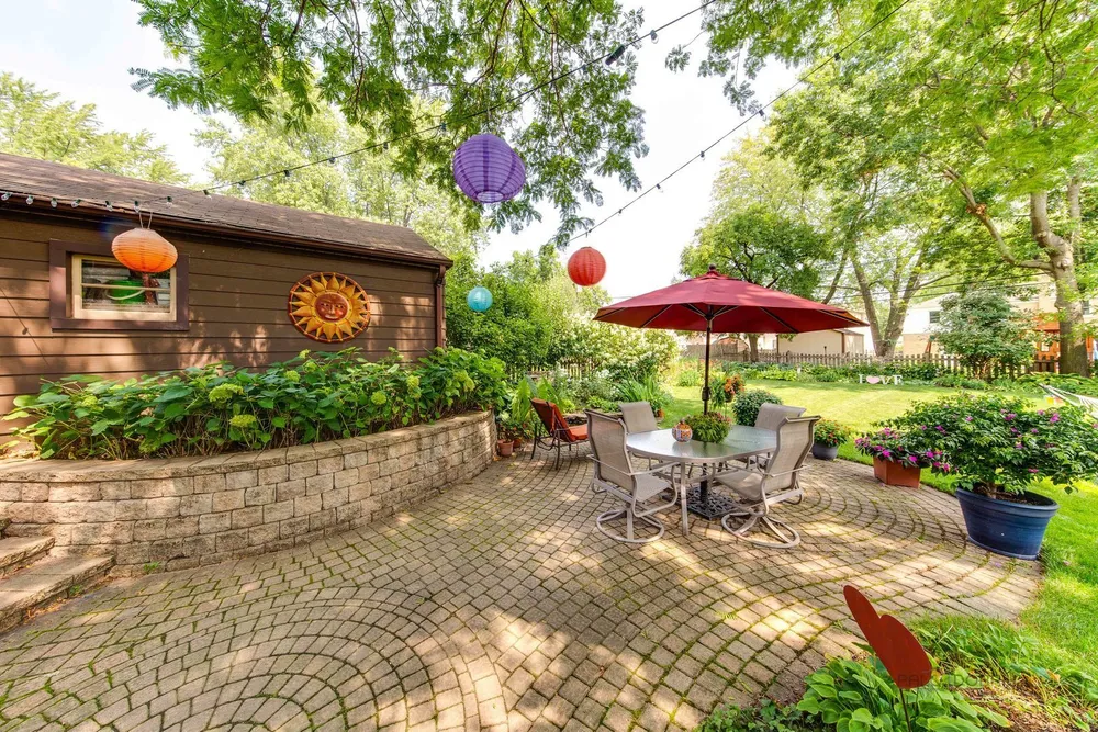 105 S I Oka Ave, Mount Prospect, IL 60056
