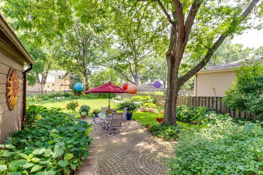105 S I Oka Ave, Mount Prospect, IL 60056