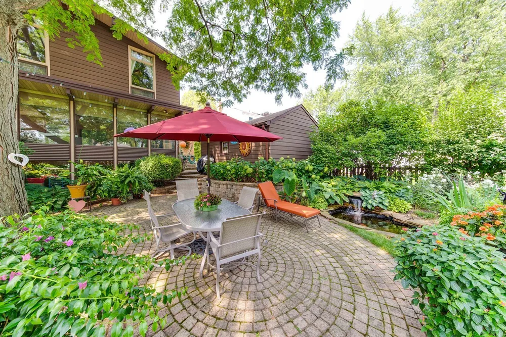 105 S I Oka Ave, Mount Prospect, IL 60056