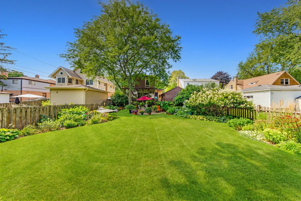 105 S I Oka Ave, Mount Prospect, IL 60056