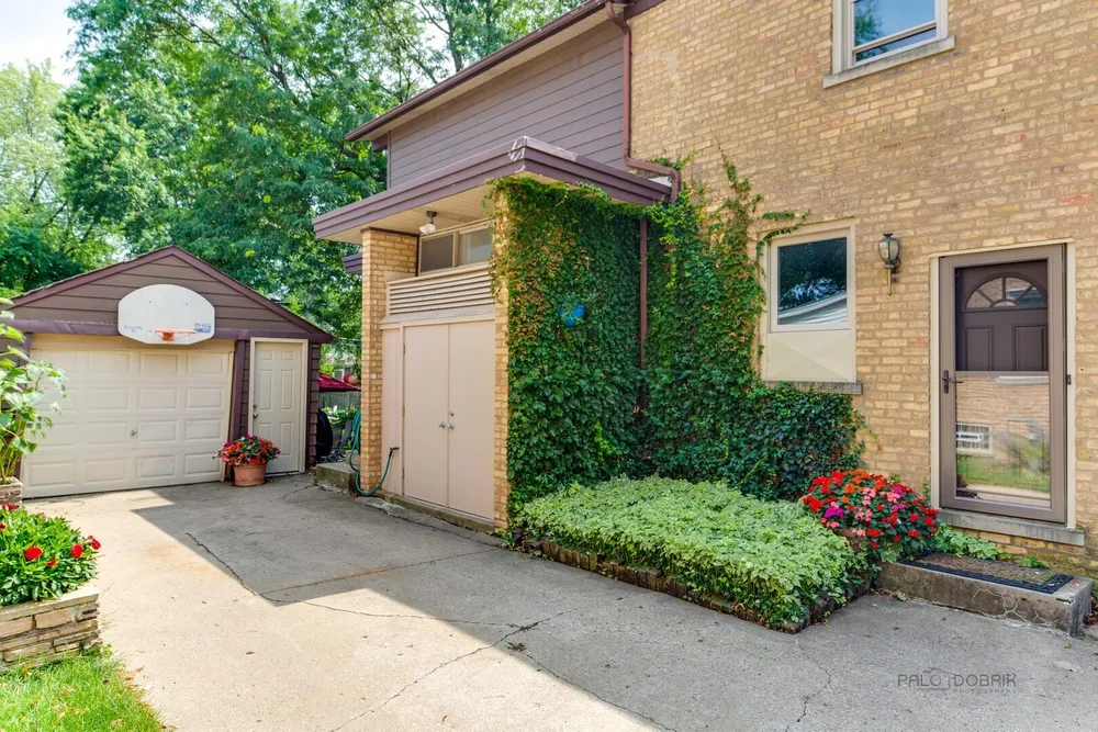 105 S I Oka Ave, Mount Prospect, IL 60056
