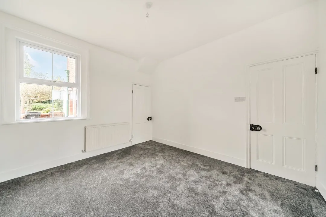 https://mr0.homeflow-assets.co.uk/files/photo/image/45500/0715/_x_/51335393.jpg