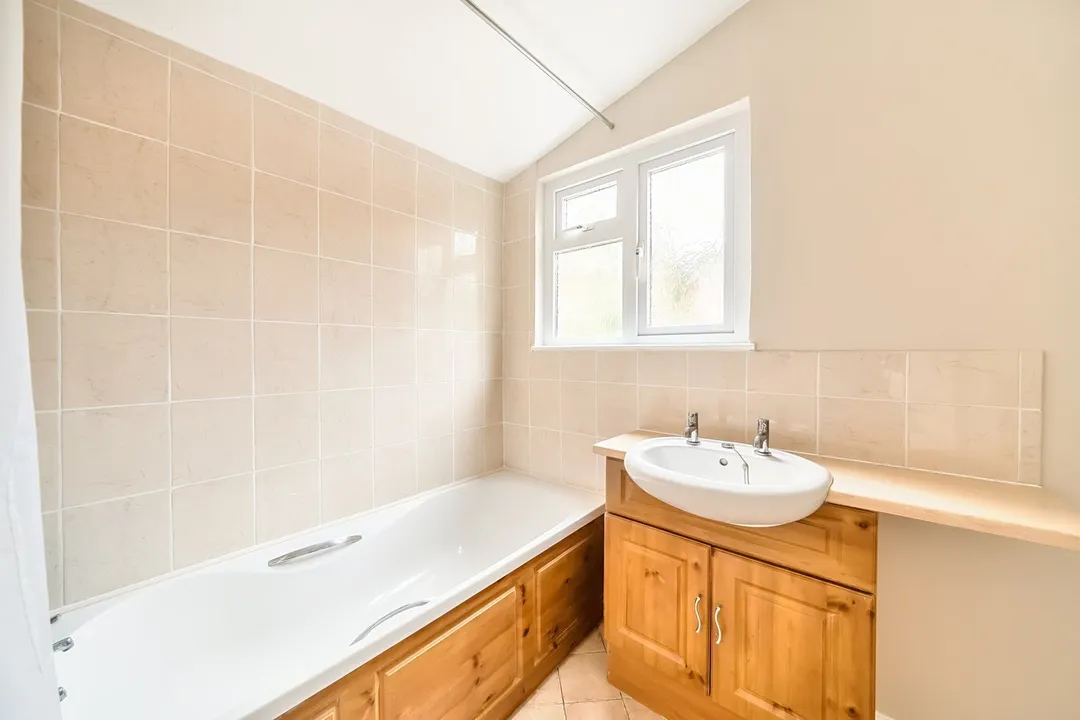 https://mr0.homeflow-assets.co.uk/files/photo/image/45500/0723/_x_/51335569.jpg