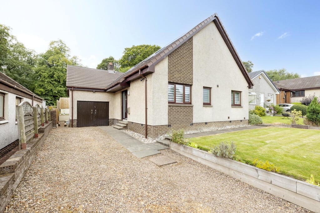 5 Maclardy Court, Uphall, Broxburn, EH52 5SL Image 1