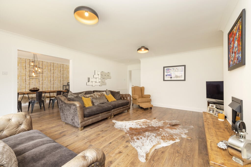 5 Maclardy Court, Uphall, Broxburn, EH52 5SL Image 3