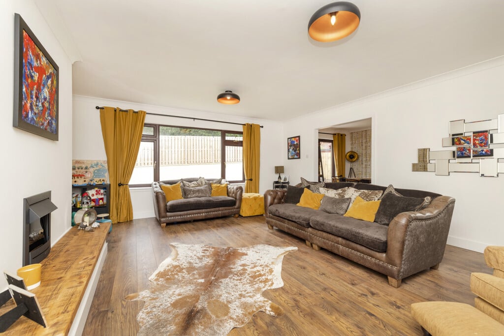 5 Maclardy Court, Uphall, Broxburn, EH52 5SL Image 4