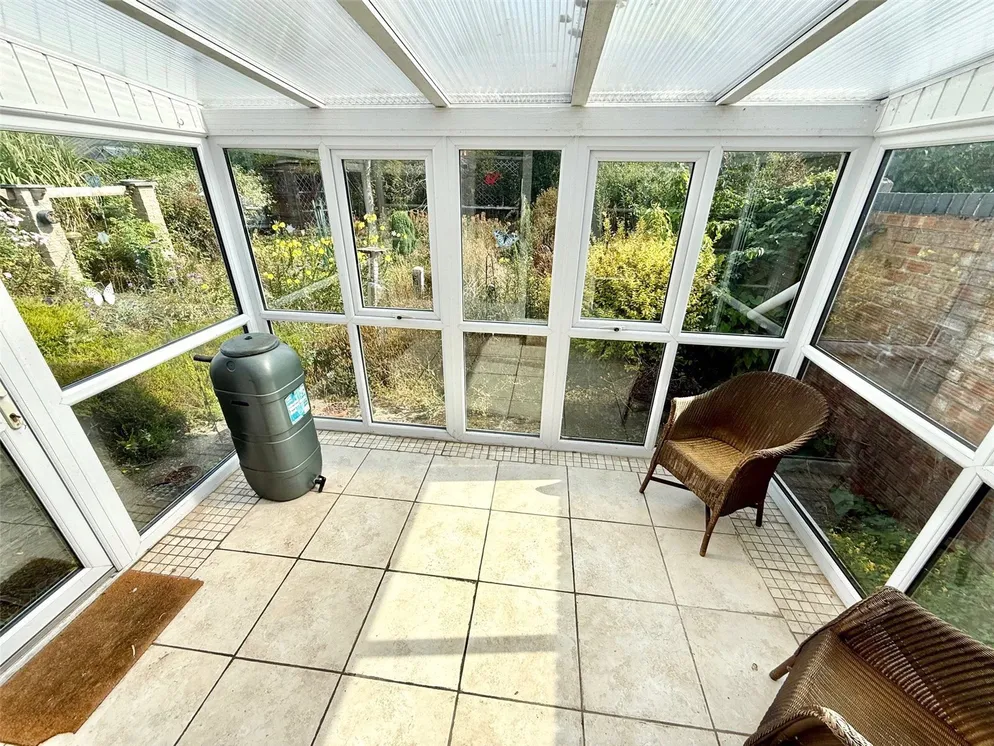 Property carousel item 6