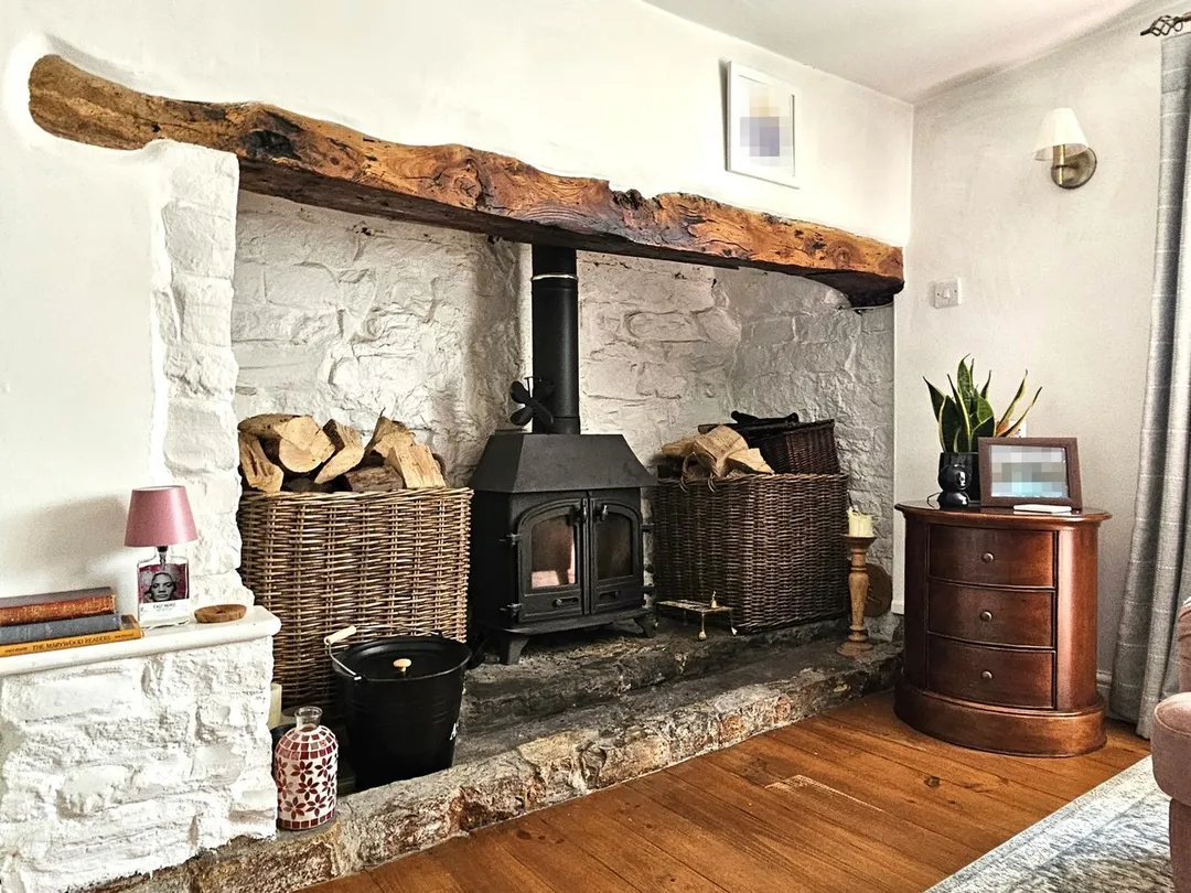 https://mr0.homeflow-assets.co.uk/files/photo/image/45558/1374/_x_/51386916.jpg