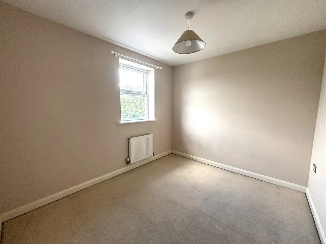 https://mr0.homeflow-assets.co.uk/files/photo/image/45558/7037/_x_/51454650.jpg