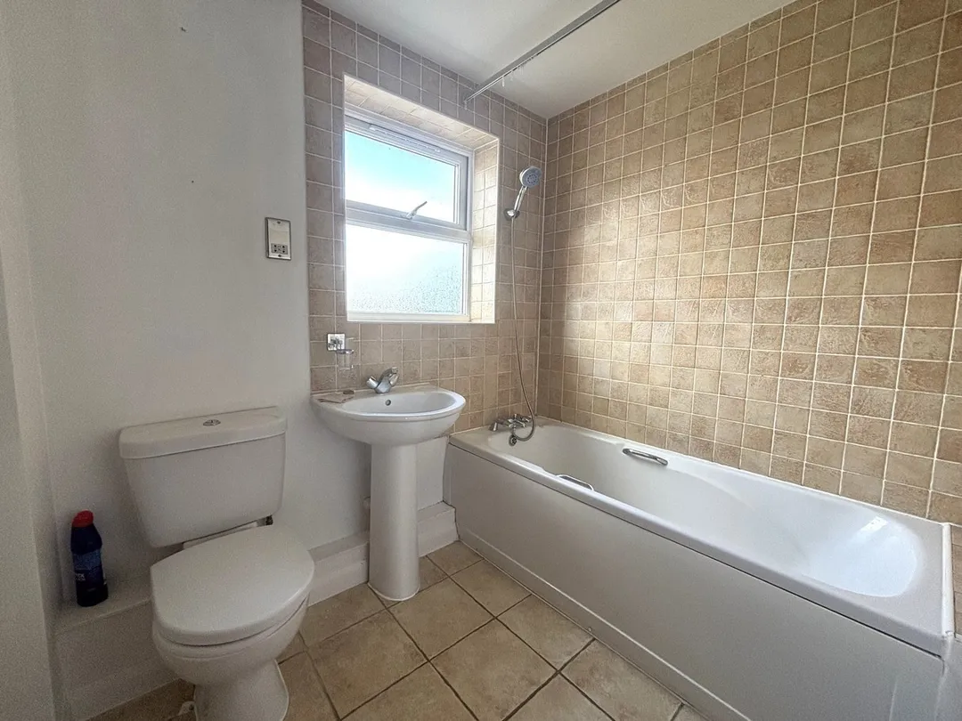 https://mr0.homeflow-assets.co.uk/files/photo/image/45558/7043/_x_/51453895.jpg